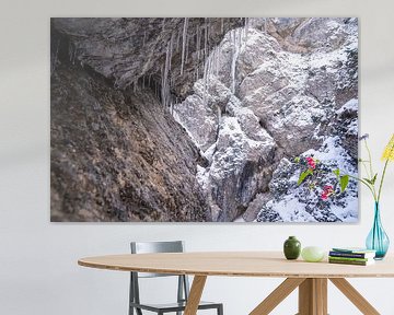 The Gleiersch Gorge in winter with snow, ice, and hanging icicles. von Miriam Schwarzfischer Fotografie