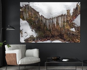 Chute d'eau s'écoulant dans les gorges de Gleiersch près de Scharnitz dans les Alpes autrichiennes. sur Miriam Schwarzfischer Fotografie