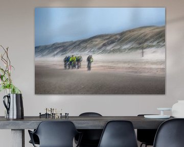 Faire du VTT sur la plage