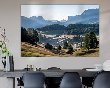 Het ontwaken van de reuzen: gouden ochtend op de Seiser Alm van Christian Möller Jork