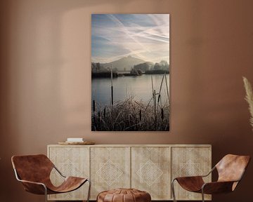 Frosty silence at the lake: Wachsenburg Castle at dawn in winter