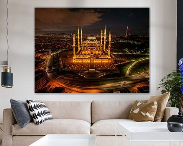 Verlichte moskee in Istanbul bij nacht van Ewold Kooistra