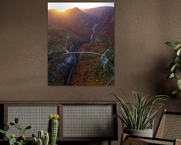 Tara Canyon und Brücke in Montenegro bei Sonnenuntergang von Ewold Kooistra