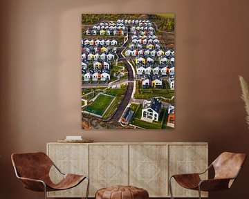 Quartier résidentiel moderne avec des maisons colorées vues du ciel sur Ewold Kooistra