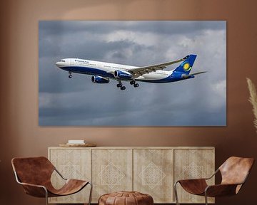 Passagierflugzeug vom Typ Airbus A330-300 der RwandAir. von Jaap van den Berg