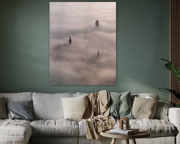 Bolsward dans le brouillard au lever du soleil sur Ewold Kooistra