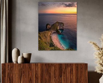 Kelingking Beach bei Sonnenuntergang | Bali von Ewold Kooistra