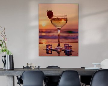 Un cocktail sur la plage au coucher du soleil dans de la glace