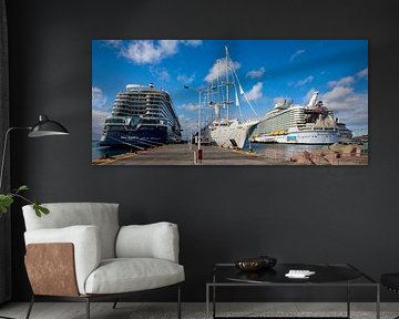 Sint Maarten on St. Martin, cruise ships by AidasignArt