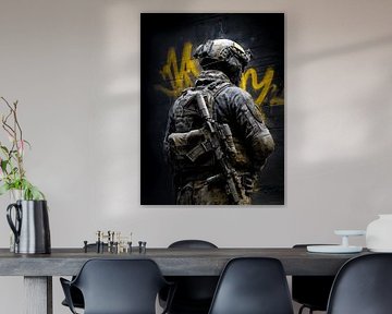 Homme en tenue de camouflage avec un fusil devant un mur sur MNS Designs