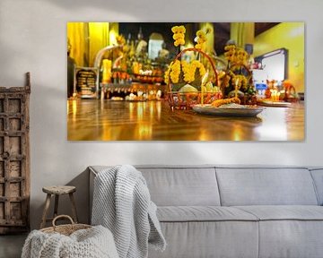 Offrandes devant Bouddha et l'esprit de la ville