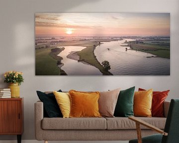 La rivière Lek au lever du soleil sur Peter Haastrecht, van