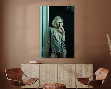 Femme sensuelle avec cigarette sur Dirk Lahuis