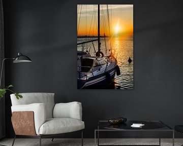 Luxe jacht bij zonsondergang in Triëst, Italië. van Jelena Jovanovic Fine Art