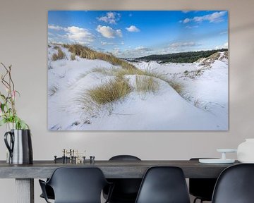 Besneeuwde duiden met helmgras Schoorlse duinen van René Groeneveld