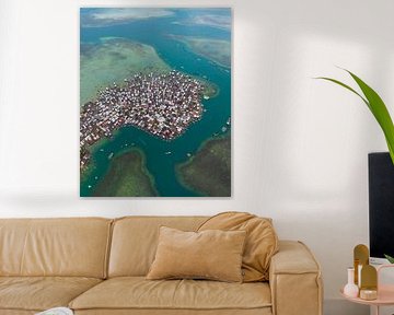 Das farbenfrohe Wasserdorf Indonesien von oben von Ewold Kooistra