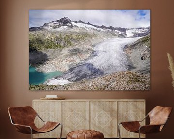 Sommerliche Berglandschaft in der Schweiz mit grünen Almen und markanten Gipfeln. von Miriam Schwarzfischer Fotografie