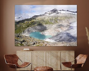 Sommerliche Berglandschaft in der Schweiz mit grünen Almen und markanten Gipfeln. von Miriam Schwarzfischer Fotografie