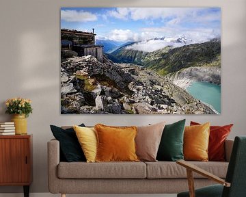 Sommerliche Berglandschaft in der Schweiz mit grünen Almen und markanten Gipfeln. von Miriam Schwarzfischer Fotografie