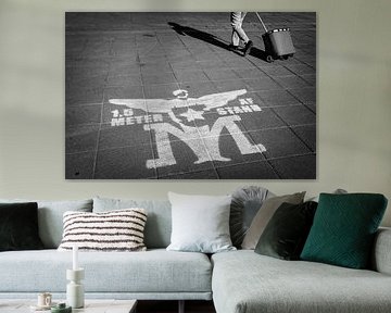 Maastrichts sjabloon voor 1,5 meter afstand met wandelaar van Streets of Maastricht