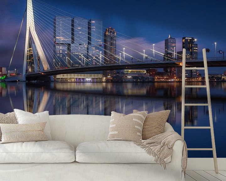 Sfeerimpressie behang: Rotterdam skyline reflections van Ilya Korzelius