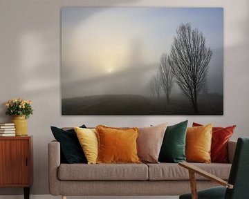 Populierenlaan bij de Nellenburg boven Stockach in dichte mist - Landkreis Konstanz van BlattArt - Christine Horn