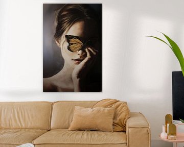 Vrouwenportret met vlinder in aardetinten van Lauren Wilde
