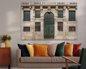 Alte Fassade mit Ornamenten Venedig von Sander Groenendijk