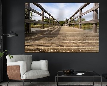 Holzbrücke über das Wasser von Michar Peppenster