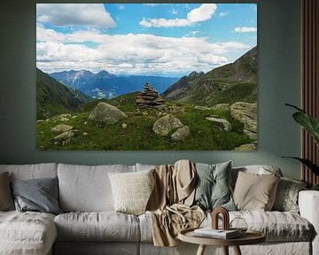 Hochalpine Bergseen und beeindruckende Gipfelkulisse in der ursprünglichen Natur der Meraner Seeplatte in Südtirol.