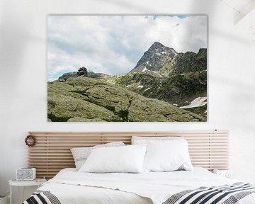 Hochalpine Bergseen und beeindruckende Gipfelkulisse in der ursprünglichen Natur der Meraner Seeplatte in Südtirol.