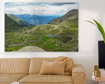 Hochalpine Bergseen und beeindruckende Gipfelkulisse in der ursprünglichen Natur der Meraner Seeplatte in Südtirol.