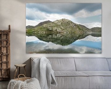 Hochalpine Bergseen und beeindruckende Gipfelkulisse in der ursprünglichen Natur der Meraner Seeplatte in Südtirol.