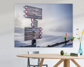 Seiser Alm - Wanderwegweiser und dichter Nebel