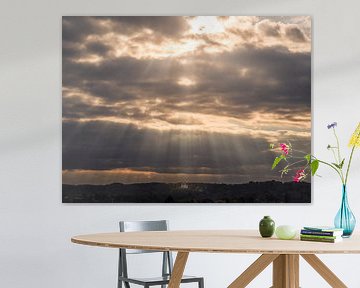 Sonnendurchbruch mit Klosterkirche St. Georg