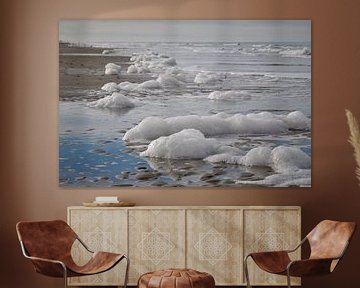 Schaum am Strand von Zeeland op Foto