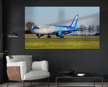 FLYONE Airbus A320-200 passagiersvliegtuig. van Jaap van den Berg