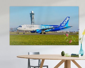 FLYONE Airbus A320-200 passagiersvliegtuig. van Jaap van den Berg