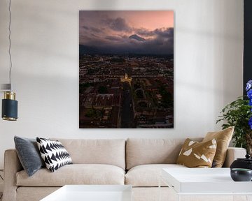 Abendlicht über Antigua und dem Vulkan, Guatemala von Ewold Kooistra