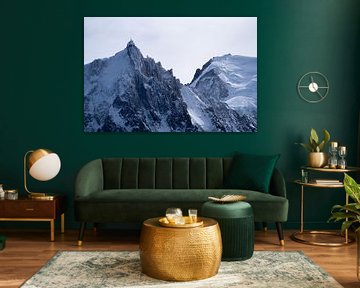 France - Chamonix - Pic du Mont Blanc - Station météorologique - Montagnes enneigées autour de Ch