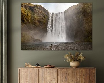 Waterfall in Iceland by Valerie Visschedijk - Reisfotografie