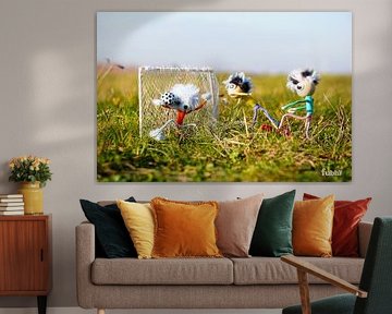 Ein Kopfball auf das Tor von einem Fußball spielenden Fubby. von Sailographic Paula