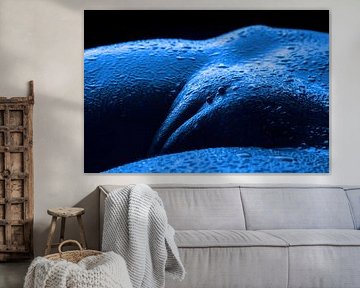 erotischer, weiblicher Akt in blau von Jörg B. Schubert