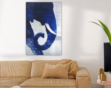 Nahaufnahme eines Elefanten mit Stoßzähnen