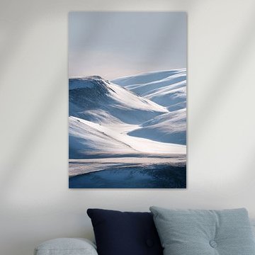 Sanft gewelltes Wintertal