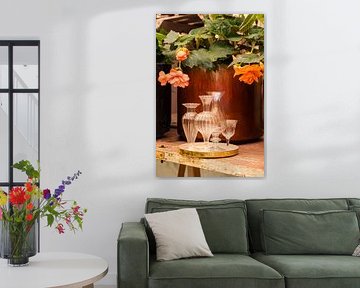 Stillleben, Green House Begonia, robuster Kupfertopf und antike Vasen