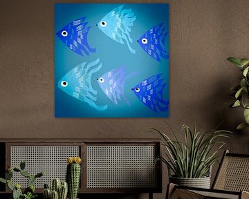 Eine Illustration mit blauen Goldfischen, die Glück symbolisieren. von J.a Dijkstra