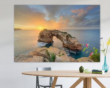 Lever du soleil doré sur Es Pontàs à Majorque sur Michael Valjak