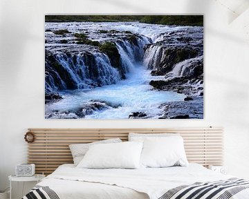 Bruarfoss, ein blauer Wasserfall im Westen Islands