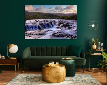 Der Bruarfoss, auch bekannt als Brückenwasserfall in Island